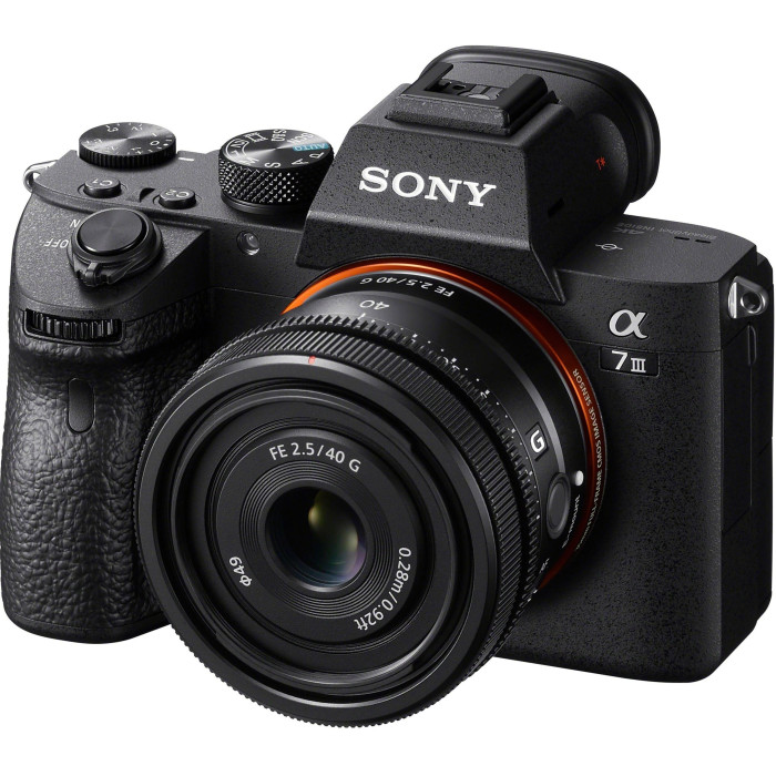 Стандартний об'єктив Sony SEL40F25G 40mm f/2,5 G