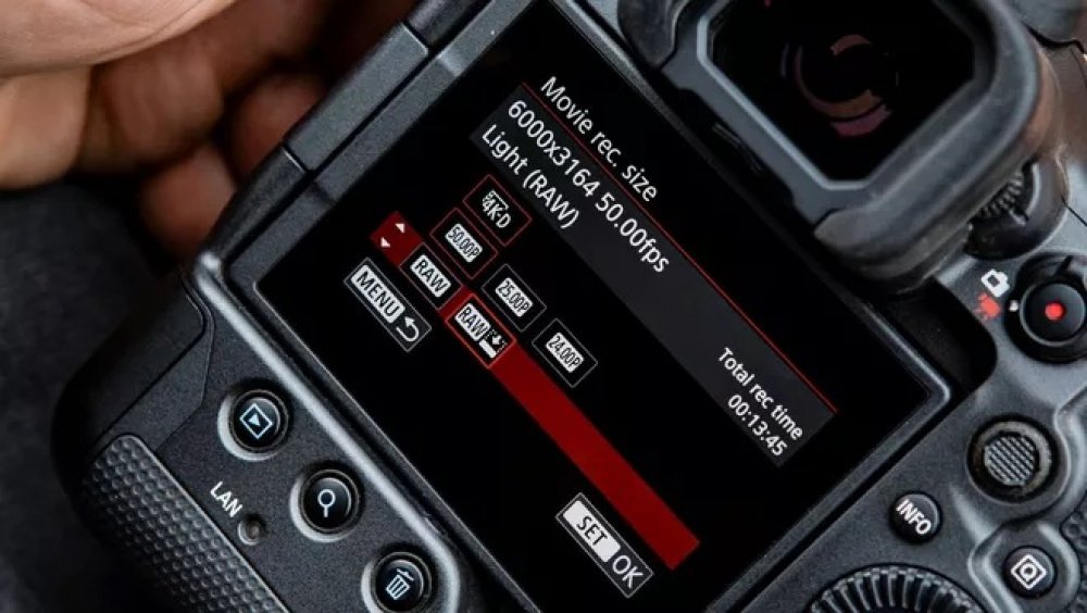Canon EOS R3 порти пам'яті